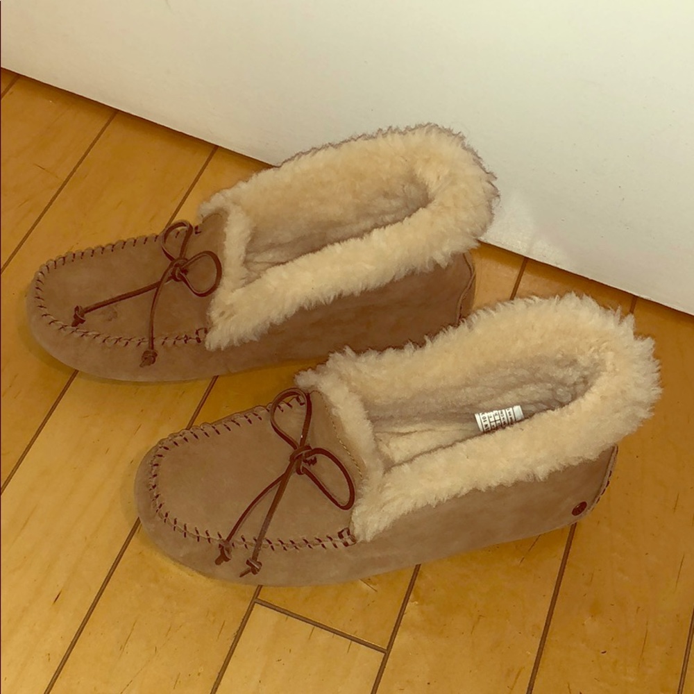New without box UGG shearling slippers Size 8